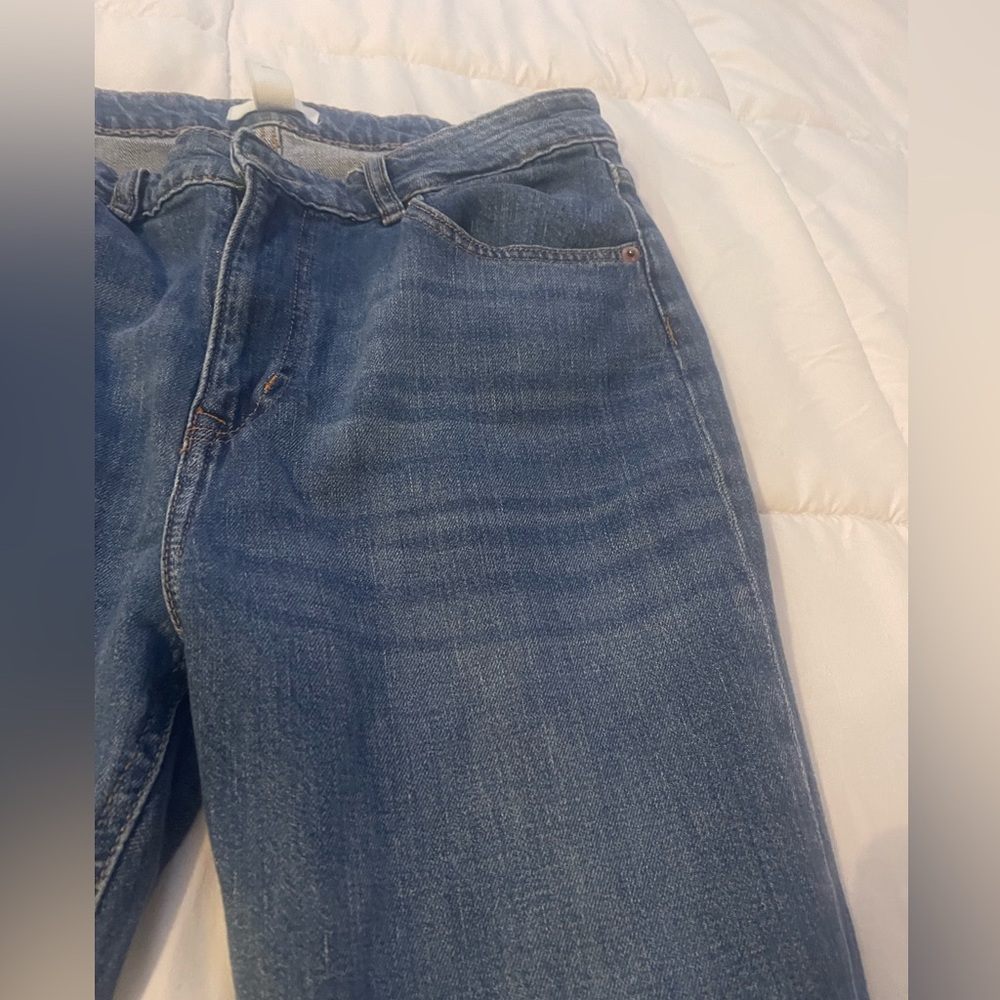 H&M Women’s Bootcut Jeans Size 12 Classic Blue Denim Whiskering Flattering Soft - Picture 2 of 5
